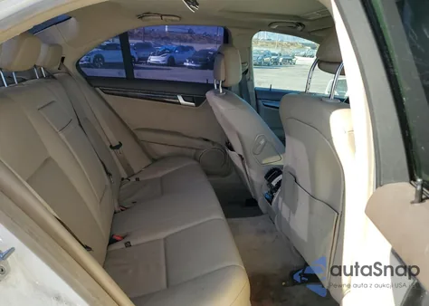 2013 Mercedes-Benz C 250 из США, поврежденный, VIN WDDGF4HB3DA844565